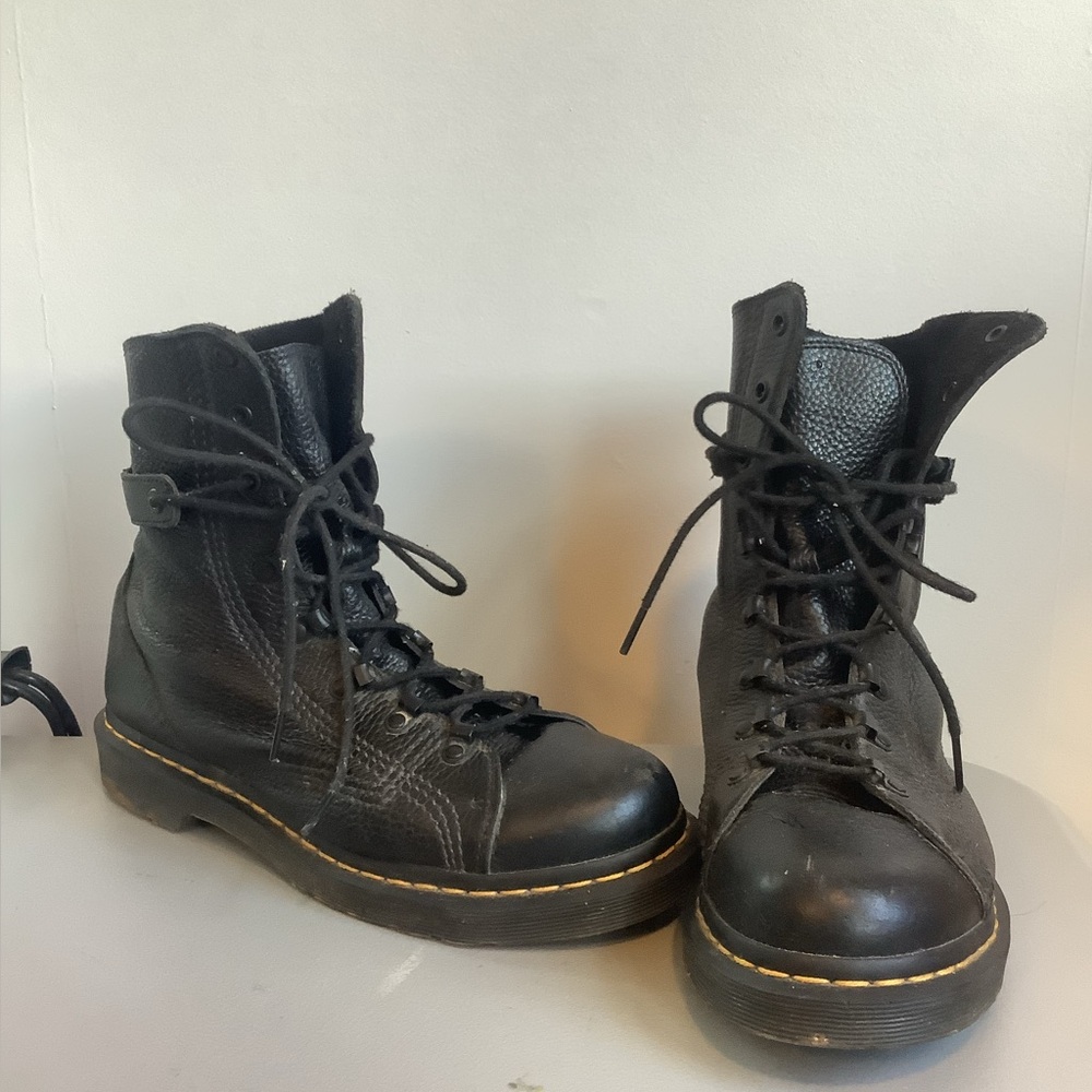 Dr Marten “Coraline” size US10(UK8)
Good condition, soft leather, all black
